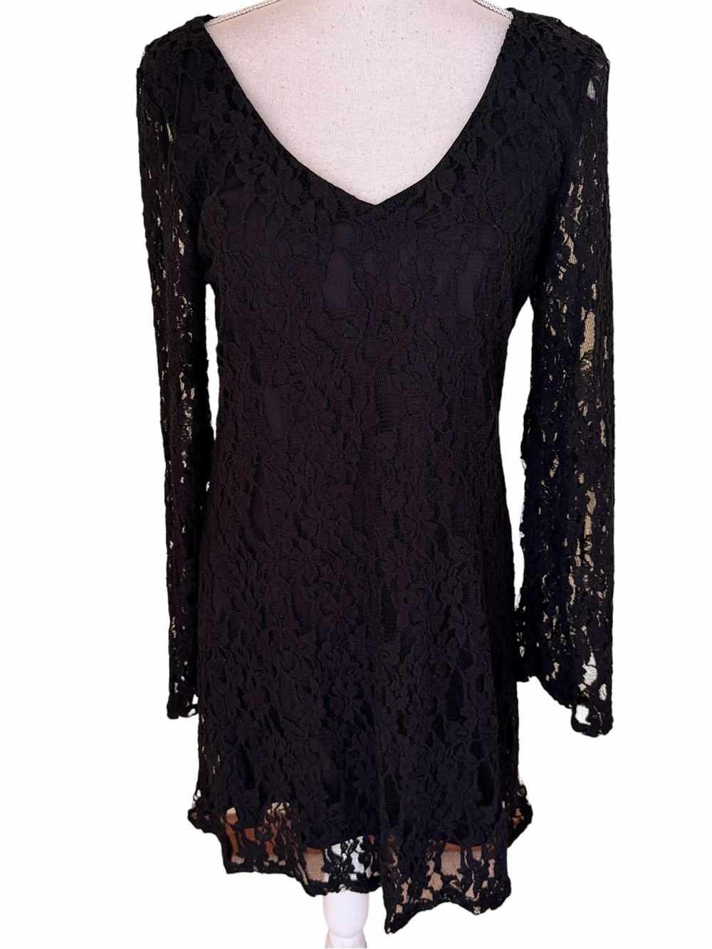 Socialite Black Lace Long-Sleeve V-Neck Mini Dress L